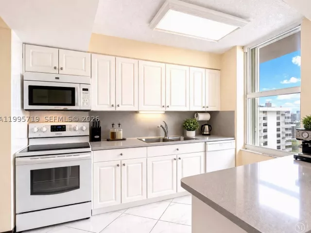 2-bedroom condo for sale in Sunny Isles Beach - 230 174th St 2404 - MondialRealty