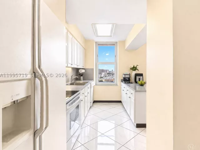 2-bedroom condo for sale in Sunny Isles Beach - 230 174th St 2404 - MondialRealty