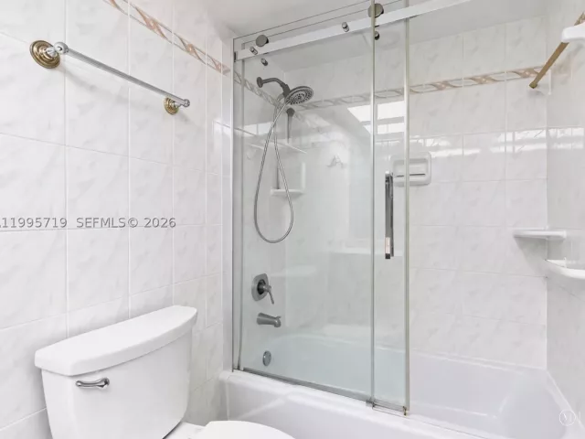 2-bedroom condo for sale in Sunny Isles Beach - 230 174th St 2404 - MondialRealty