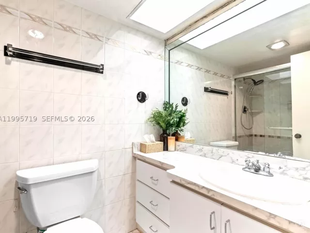 2-bedroom condo for sale in Sunny Isles Beach - 230 174th St 2404 - MondialRealty