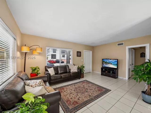 2-bedroom home for sale in Miami Beach - 2010 Calais Dr - MondialRealty