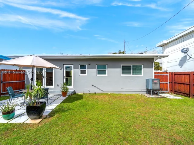 2-bedroom home for sale in Miami Beach - 2010 Calais Dr - MondialRealty