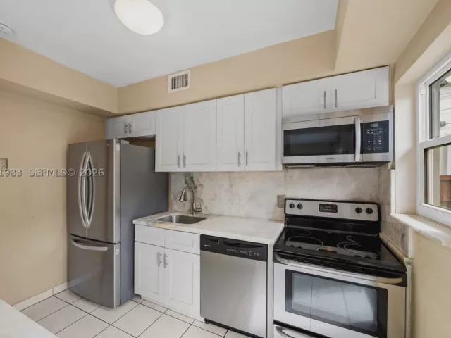 2-bedroom home for sale in Miami Beach - 2010 Calais Dr - MondialRealty