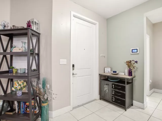 4-bedroom home for sale in Riviera Beach - 6026 Pine Tree Way 6026 - MondialRealty