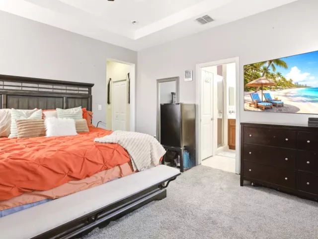 4-bedroom home for sale in Riviera Beach - 6026 Pine Tree Way 6026 - MondialRealty