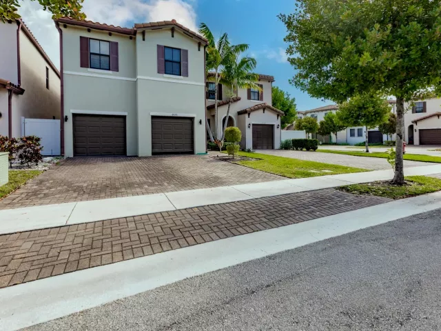 4-bedroom home for sale in Riviera Beach - 6026 Pine Tree Way 6026 - MondialRealty