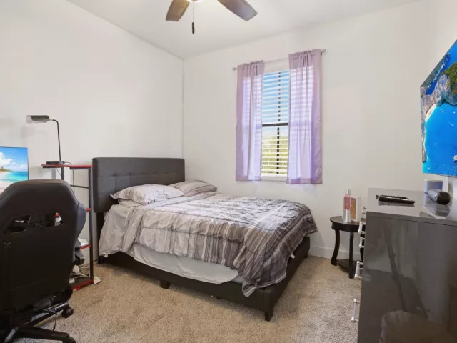 4-bedroom home for sale in Riviera Beach - 6026 Pine Tree Way 6026 - MondialRealty