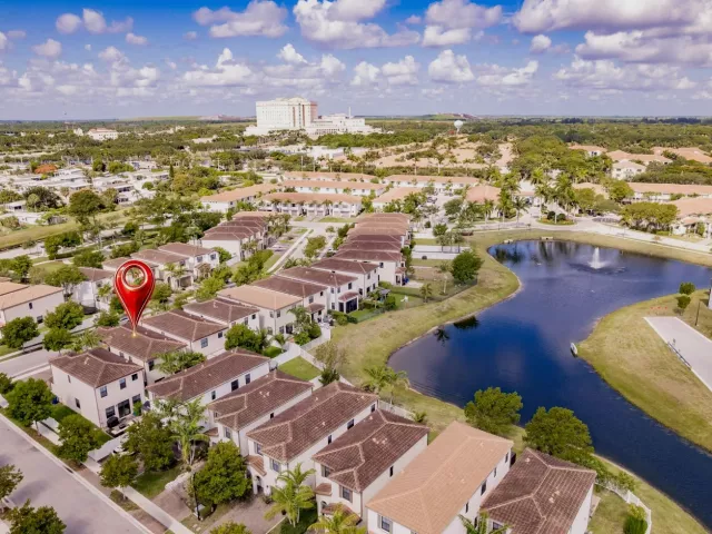 4-bedroom home for sale in Riviera Beach - 6026 Pine Tree Way 6026 - MondialRealty
