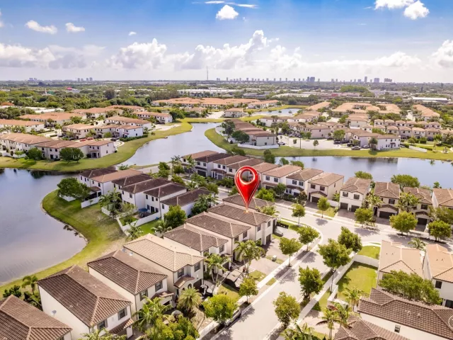 4-bedroom home for sale in Riviera Beach - 6026 Pine Tree Way 6026 - MondialRealty