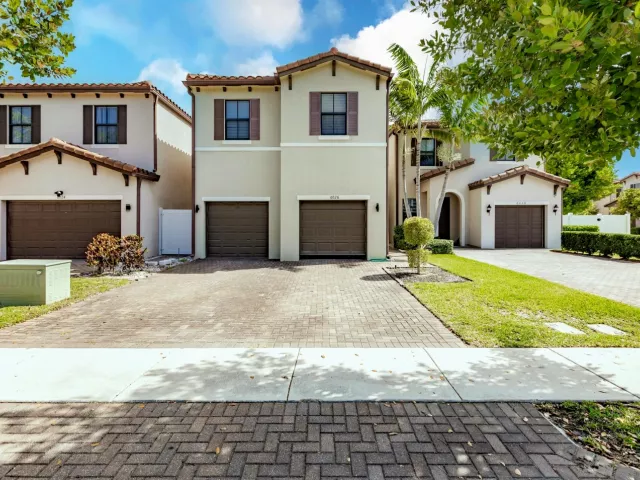 4-bedroom home for sale in Riviera Beach - 6026 Pine Tree Way 6026 - MondialRealty