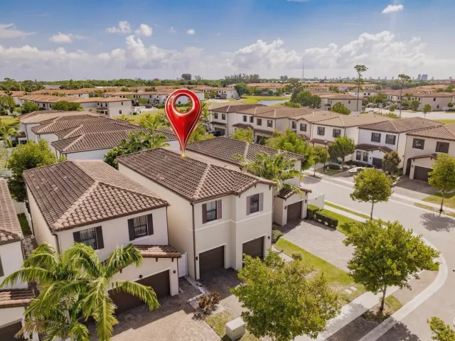 4-bedroom home for sale in Riviera Beach - 6026 Pine Tree Way 6026 - MondialRealty