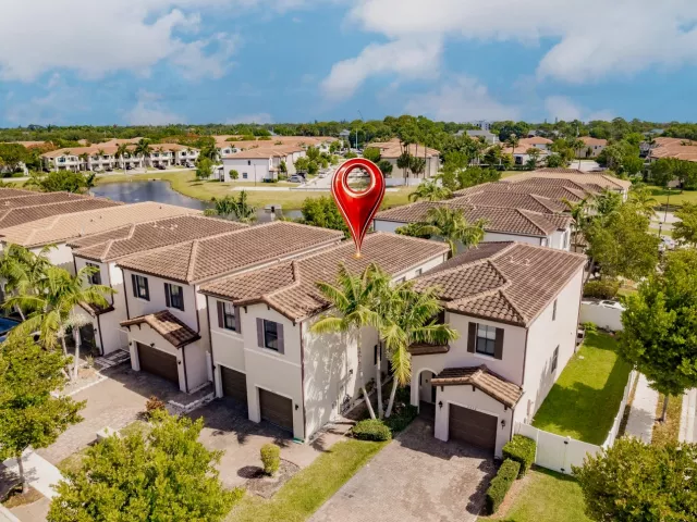 4-bedroom home for sale in Riviera Beach - 6026 Pine Tree Way 6026 - MondialRealty