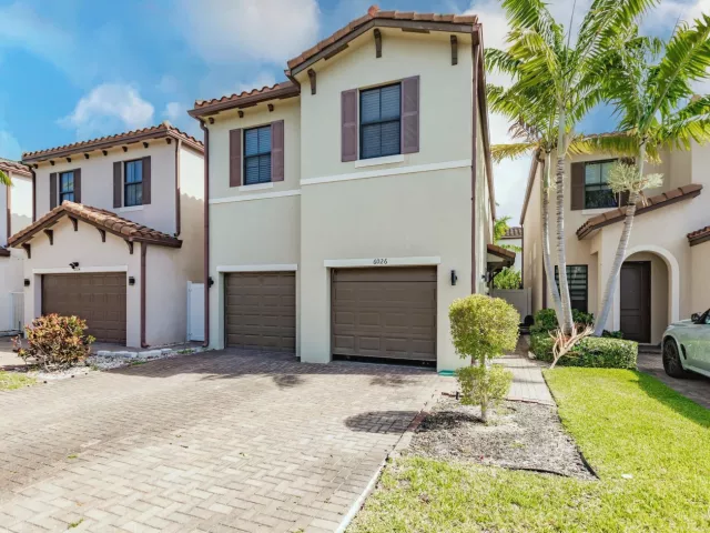 4-bedroom home for sale in Riviera Beach - 6026 Pine Tree Way 6026 - MondialRealty