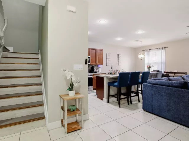 4-bedroom home for sale in Riviera Beach - 6026 Pine Tree Way 6026 - MondialRealty