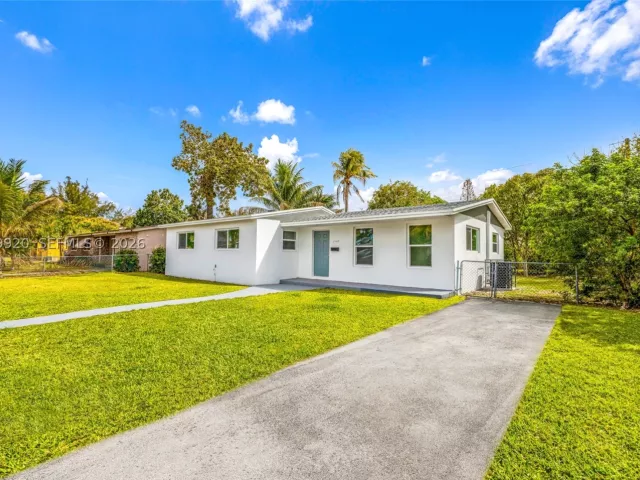 3-bedroom home for sale in Miami Gardens - 1260 NW 188th St - MondialRealty