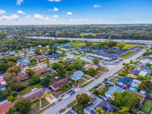 3-bedroom home for sale in Miami Gardens - 1260 NW 188th St - MondialRealty
