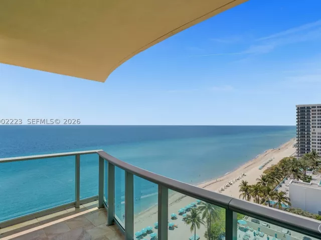2-bedroom condo for rent in Hollywood - 2501 S Ocean Dr 1211 - MondialRealty