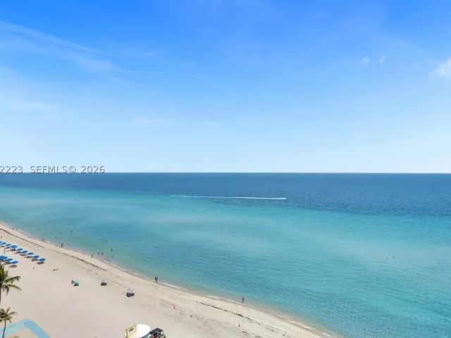 2-bedroom condo for rent in Hollywood - 2501 S Ocean Dr 1211 - MondialRealty