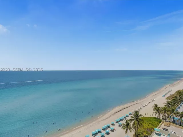 2-bedroom condo for rent in Hollywood - 2501 S Ocean Dr 1211 - MondialRealty