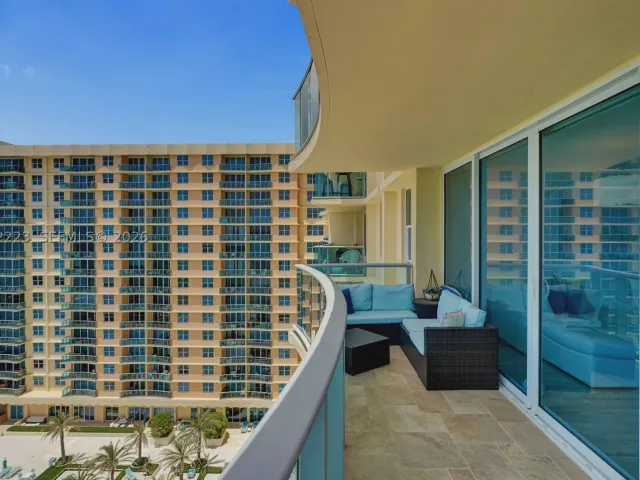 2-bedroom condo for rent in Hollywood - 2501 S Ocean Dr 1211 - MondialRealty