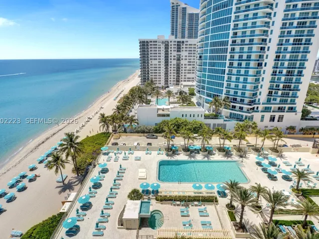 2-bedroom condo for rent in Hollywood - 2501 S Ocean Dr 1211 - MondialRealty