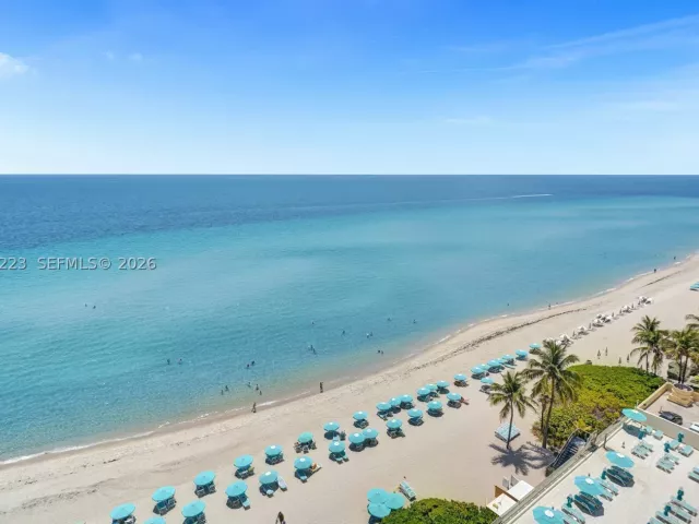 2-bedroom condo for rent in Hollywood - 2501 S Ocean Dr 1211 - MondialRealty