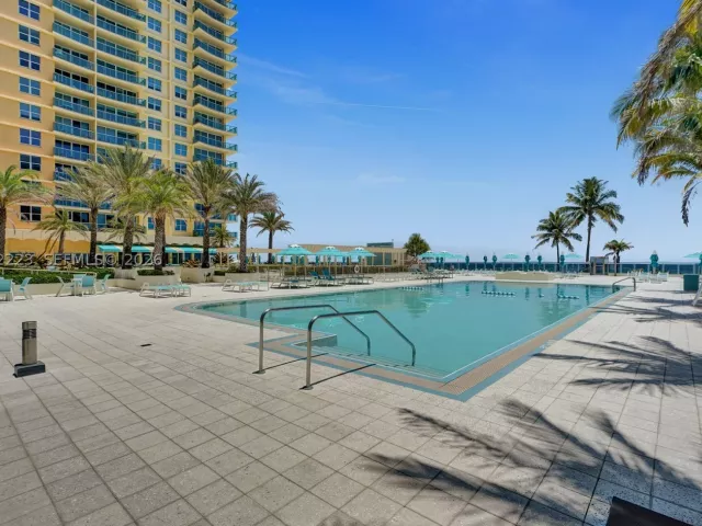 2-bedroom condo for rent in Hollywood - 2501 S Ocean Dr 1211 - MondialRealty
