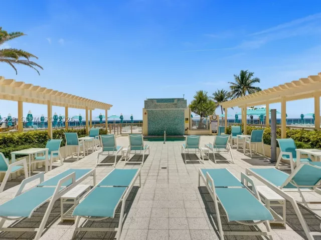2-bedroom condo for rent in Hollywood - 2501 S Ocean Dr 1211 - MondialRealty