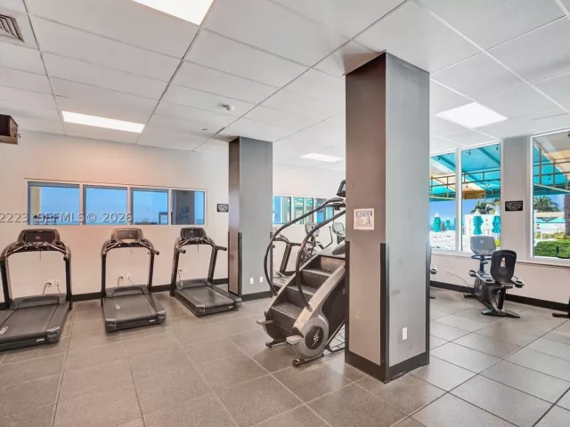2-bedroom condo for rent in Hollywood - 2501 S Ocean Dr 1211 - MondialRealty