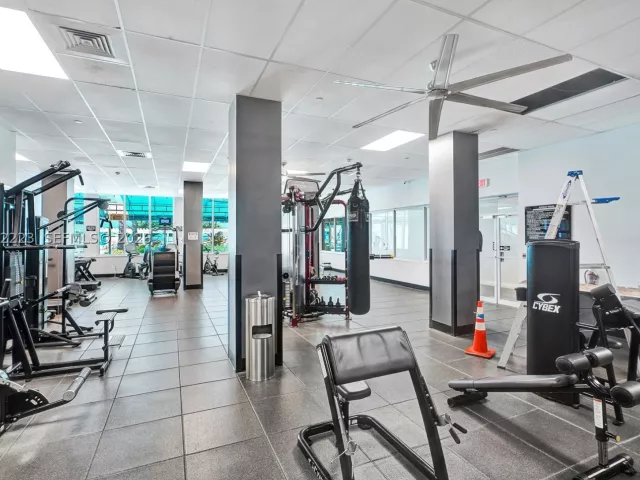 2-bedroom condo for rent in Hollywood - 2501 S Ocean Dr 1211 - MondialRealty