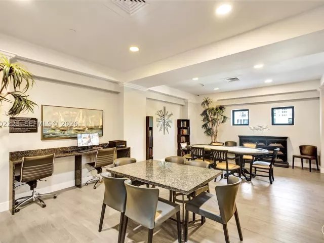 2-bedroom condo for rent in Hollywood - 2501 S Ocean Dr 1211 - MondialRealty