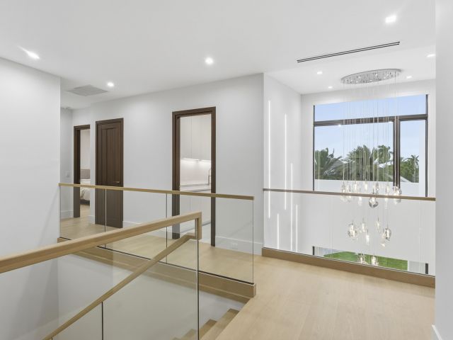 6-bedroom home for sale in Boca Raton - 274 NE 3rd Court - MondialRealty