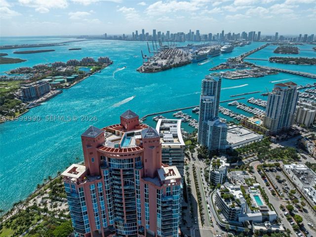 4-bedroom condo for sale in Miami Beach - 300 S Pointe Dr PH-5 - MondialRealty