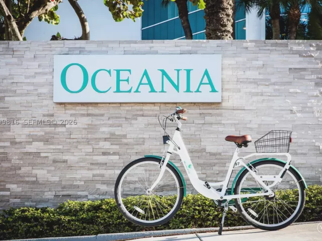 2-bedroom condo for sale in Sunny Isles Beach - 16500 Collins Ave 554 - MondialRealty