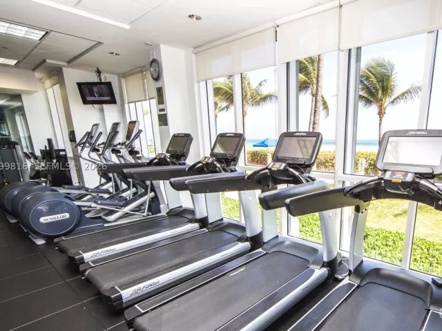 2-bedroom condo for sale in Sunny Isles Beach - 16500 Collins Ave 554 - MondialRealty