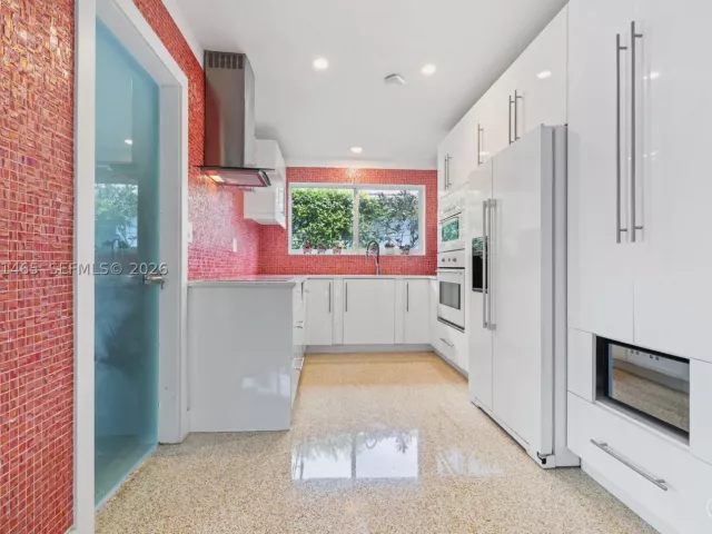 3-bedroom home for rent in Coral Gables - 2121 Red Rd 0 - MondialRealty