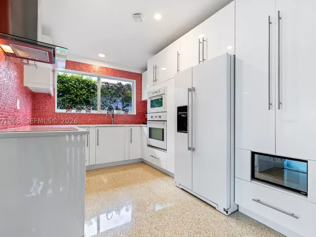 3-bedroom home for rent in Coral Gables - 2121 Red Rd 0 - MondialRealty