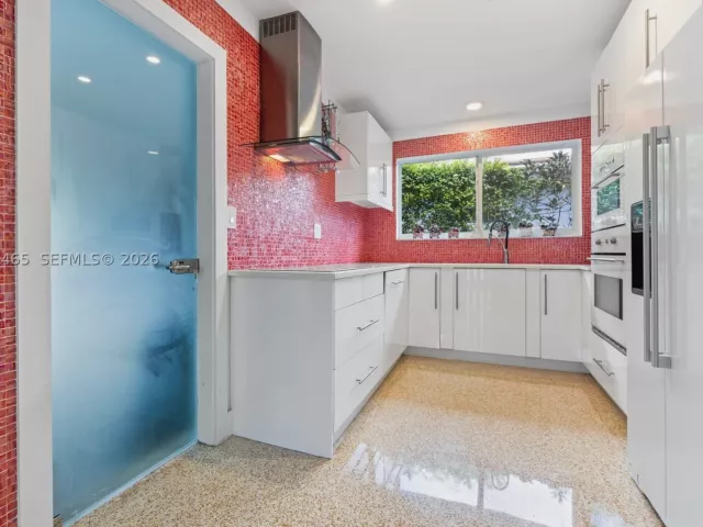 3-bedroom home for rent in Coral Gables - 2121 Red Rd 0 - MondialRealty