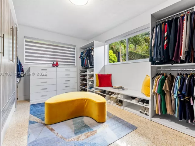 3-bedroom home for rent in Coral Gables - 2121 Red Rd 0 - MondialRealty