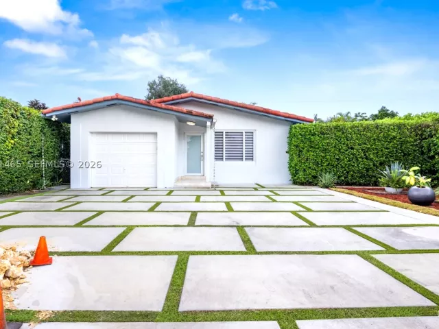 3-bedroom home for rent in Coral Gables - 2121 Red Rd 0 - MondialRealty