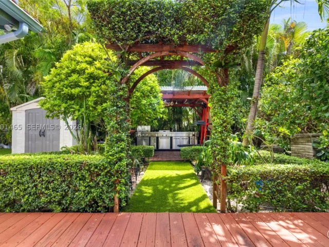3-bedroom home for rent in Coral Gables - 2121 Red Rd 0 - MondialRealty