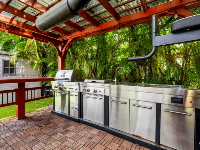 3-bedroom home for rent in Coral Gables - 2121 Red Rd 0 - MondialRealty