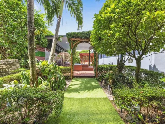 3-bedroom home for rent in Coral Gables - 2121 Red Rd 0 - MondialRealty