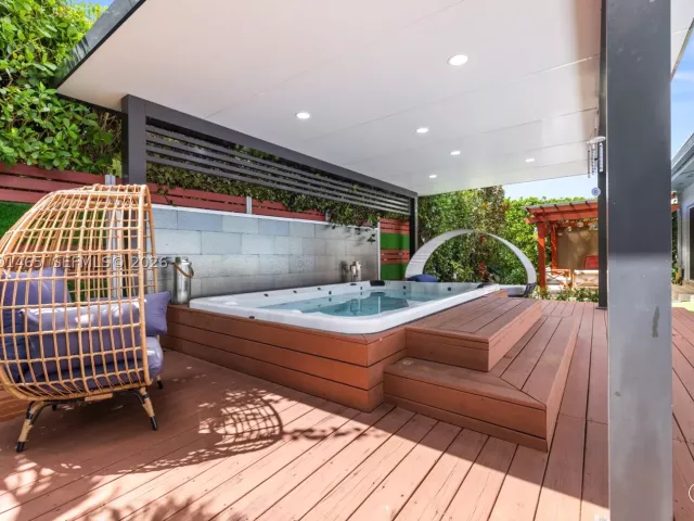 3-bedroom home for rent in Coral Gables - 2121 Red Rd 0 - MondialRealty