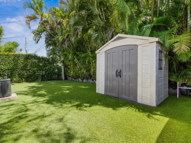 3-bedroom home for rent in Coral Gables - 2121 Red Rd 0 - MondialRealty