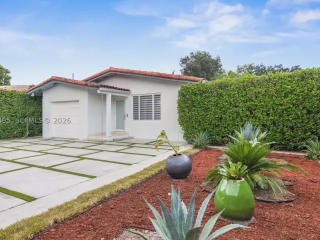 3-bedroom home for rent in Coral Gables - 2121 Red Rd 0 - MondialRealty