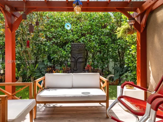 3-bedroom home for rent in Coral Gables - 2121 Red Rd 0 - MondialRealty