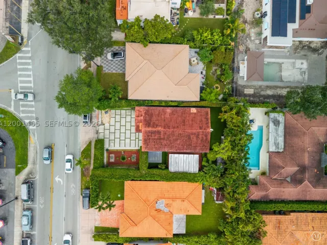 3-bedroom home for rent in Coral Gables - 2121 Red Rd 0 - MondialRealty