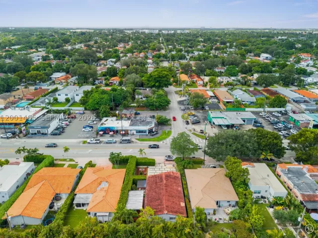 3-bedroom home for rent in Coral Gables - 2121 Red Rd 0 - MondialRealty