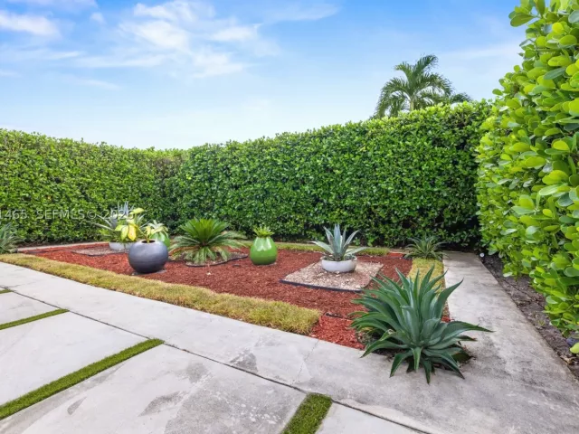 3-bedroom home for rent in Coral Gables - 2121 Red Rd 0 - MondialRealty